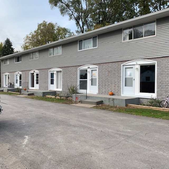 Building Photo - 38446 Meadowdale St