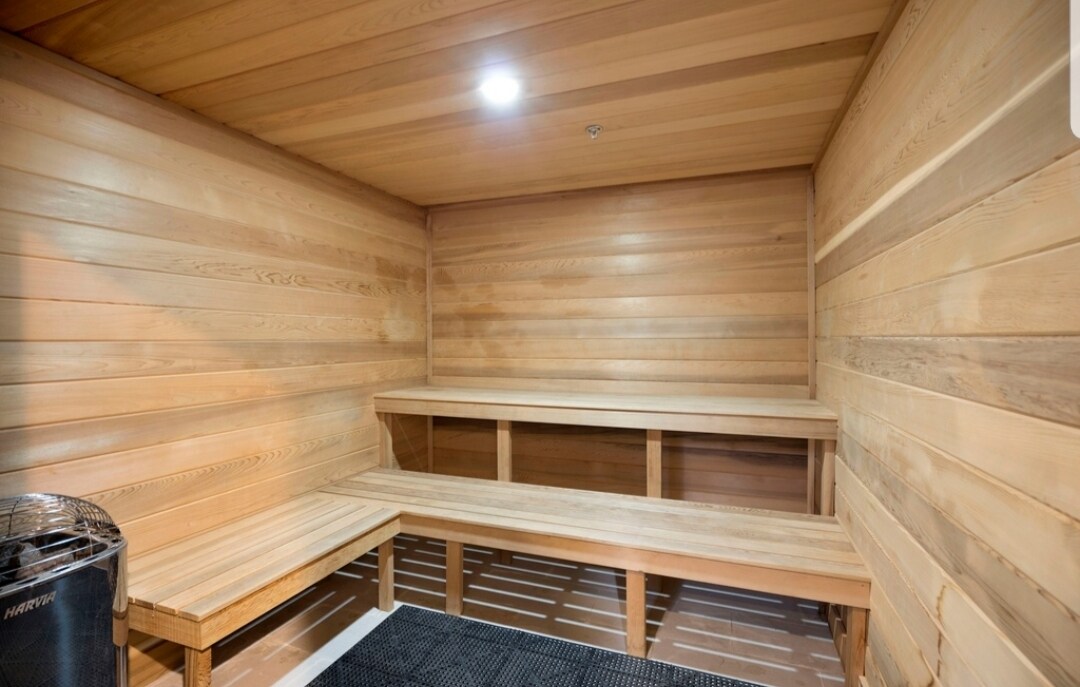 GYM w showers & sauna - 780 NE 69th St