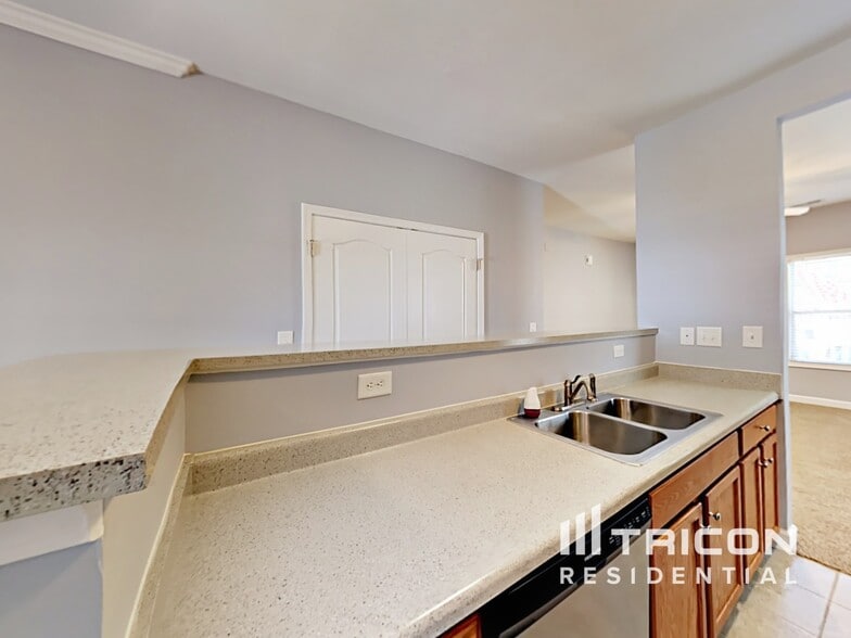 Building Photo - 9671 Mendenhall View Dr