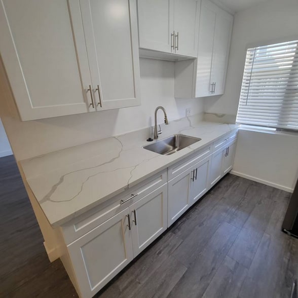 Building Photo - 3956 Stevely Ave