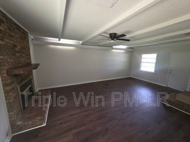 Building Photo - 318 W Bell St