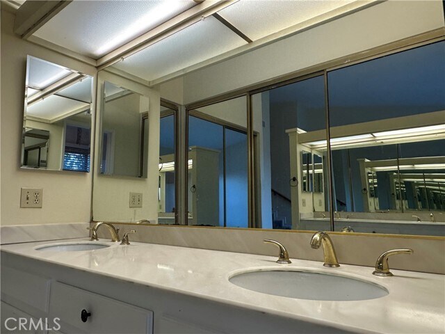 Building Photo - 2124 Wildwood Ct