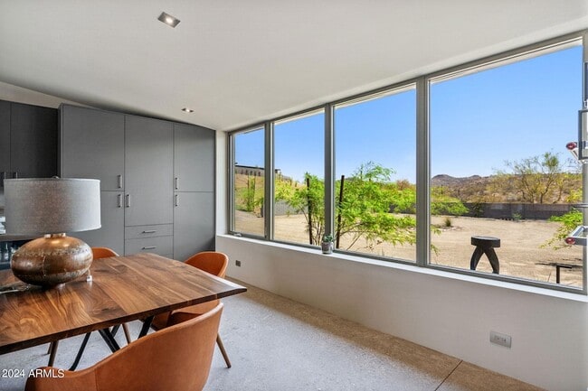 Building Photo - 15212 N Sandy Blf Rd