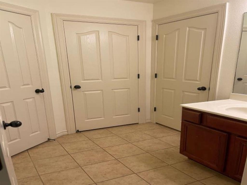 Building Photo - 6519 Westwood Village Dr