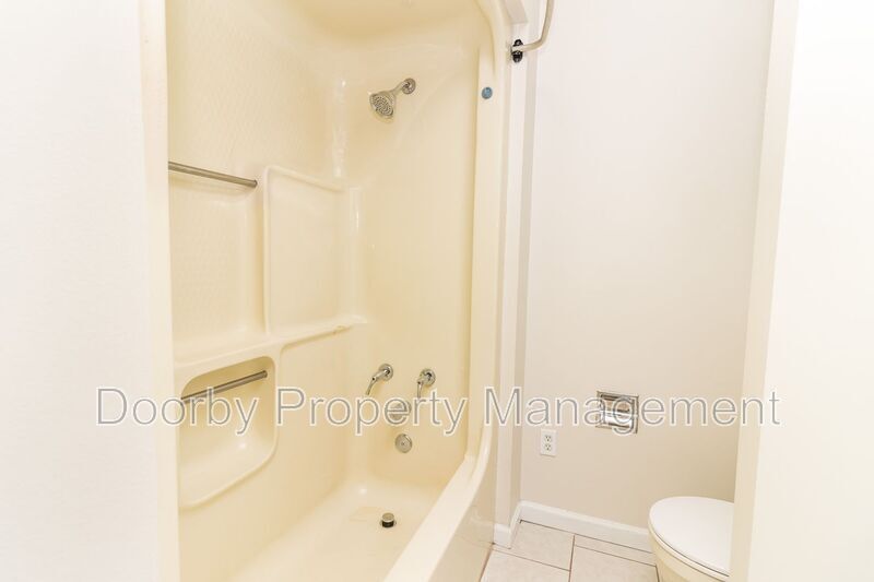 Building Photo - 936 Ely Rd