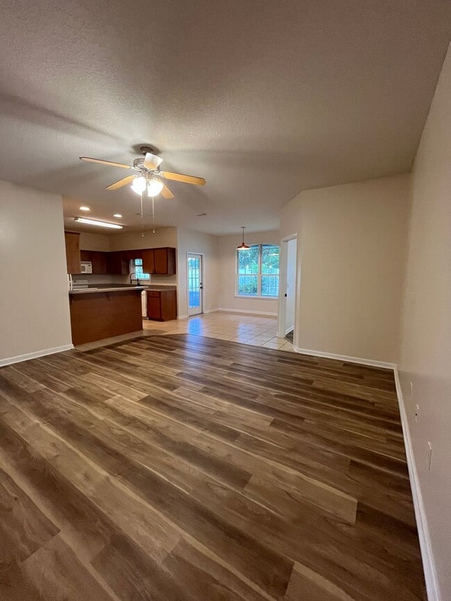 Building Photo - 206 Royal Palms Ave