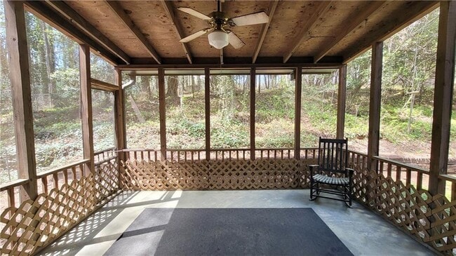 Building Photo - 4621 Kings Crossing Dr NE