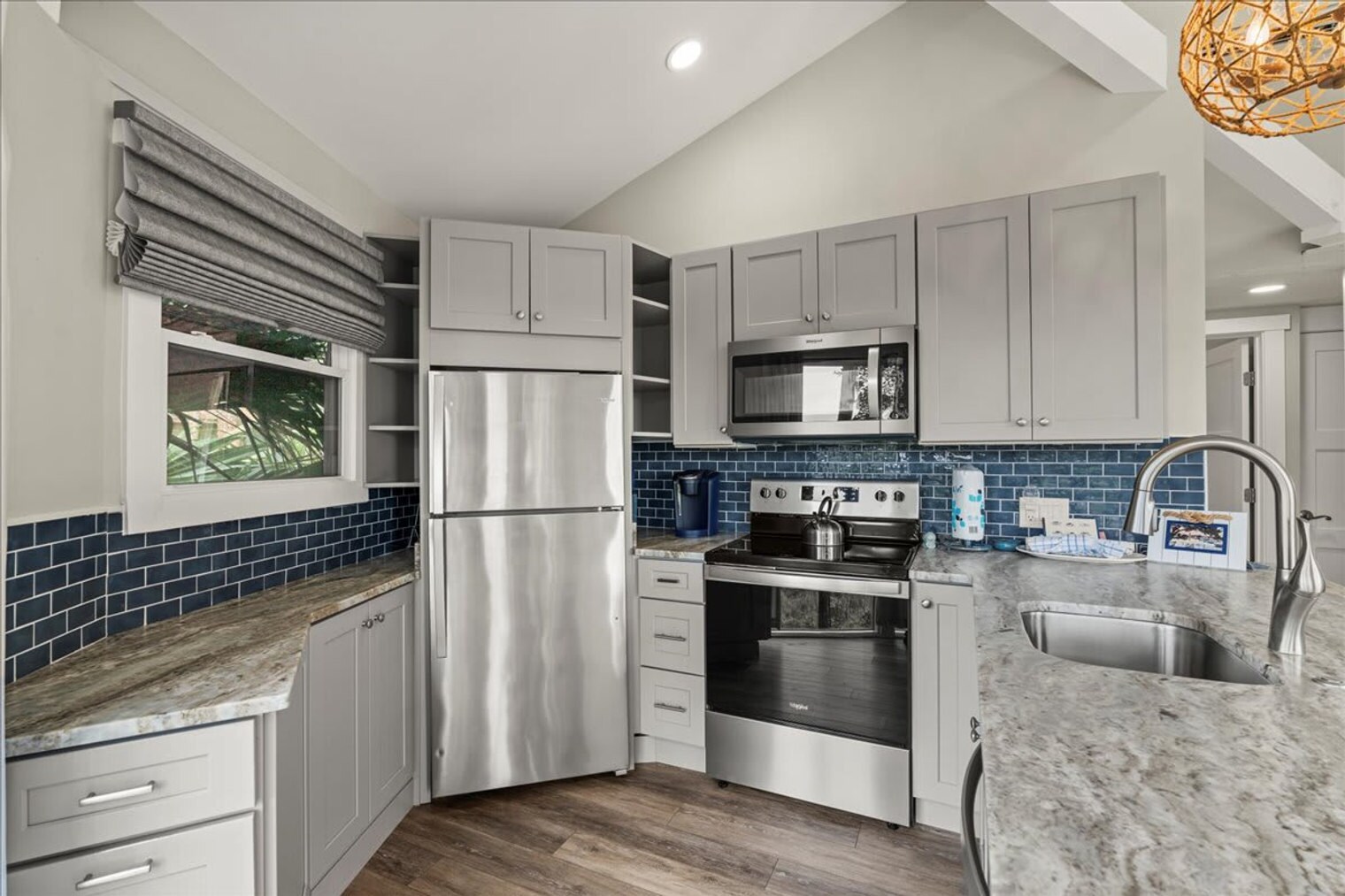 Building Photo - 2041 Deer Island Rd