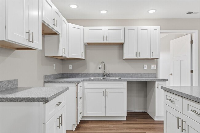 Building Photo - 15 Paislynne Ct