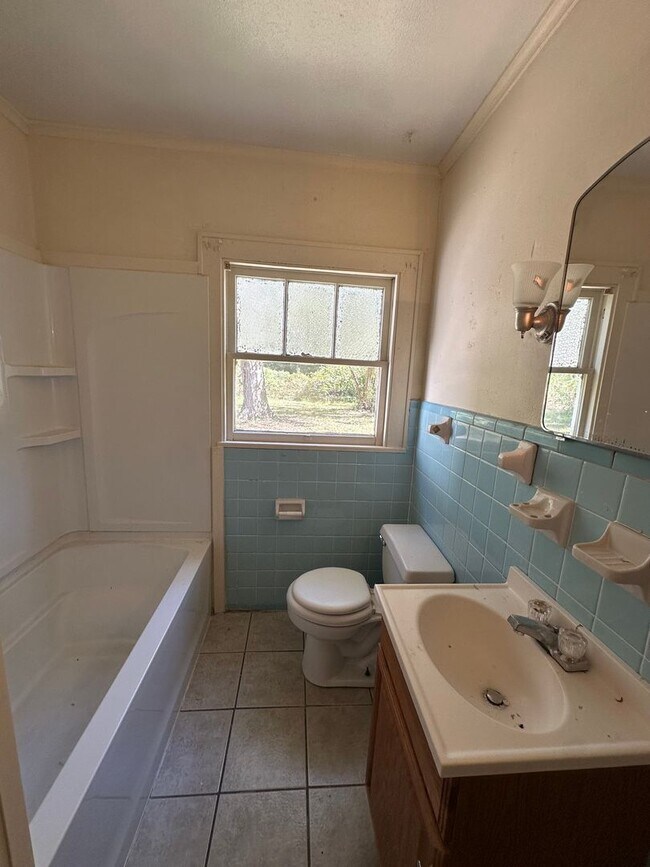 Building Photo - Cute 2 bedroom home!