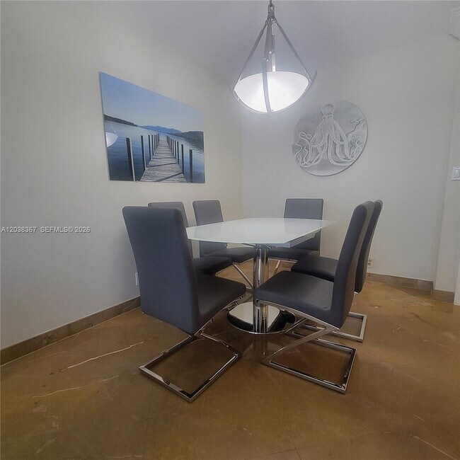 Building Photo - 2030 S Ocean Dr