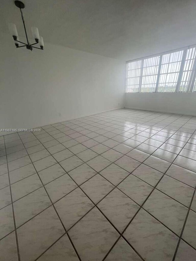 Building Photo - 2025 NE 164th St