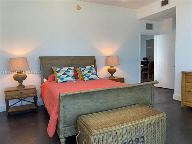 Building Photo - 7901 Hispanola Ave