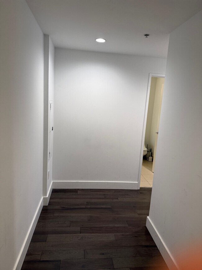 Building Photo - 77 Hudson St