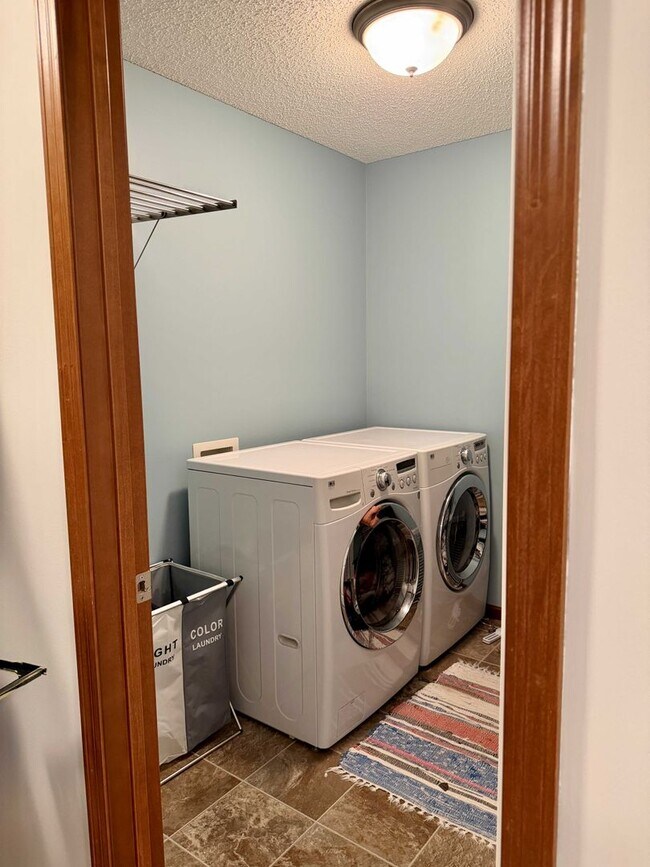 Building Photo - Savage TownHome for Rent