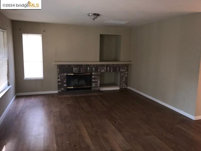 Building Photo - Ideal Salida Neighborhood! Upgraded lamina...