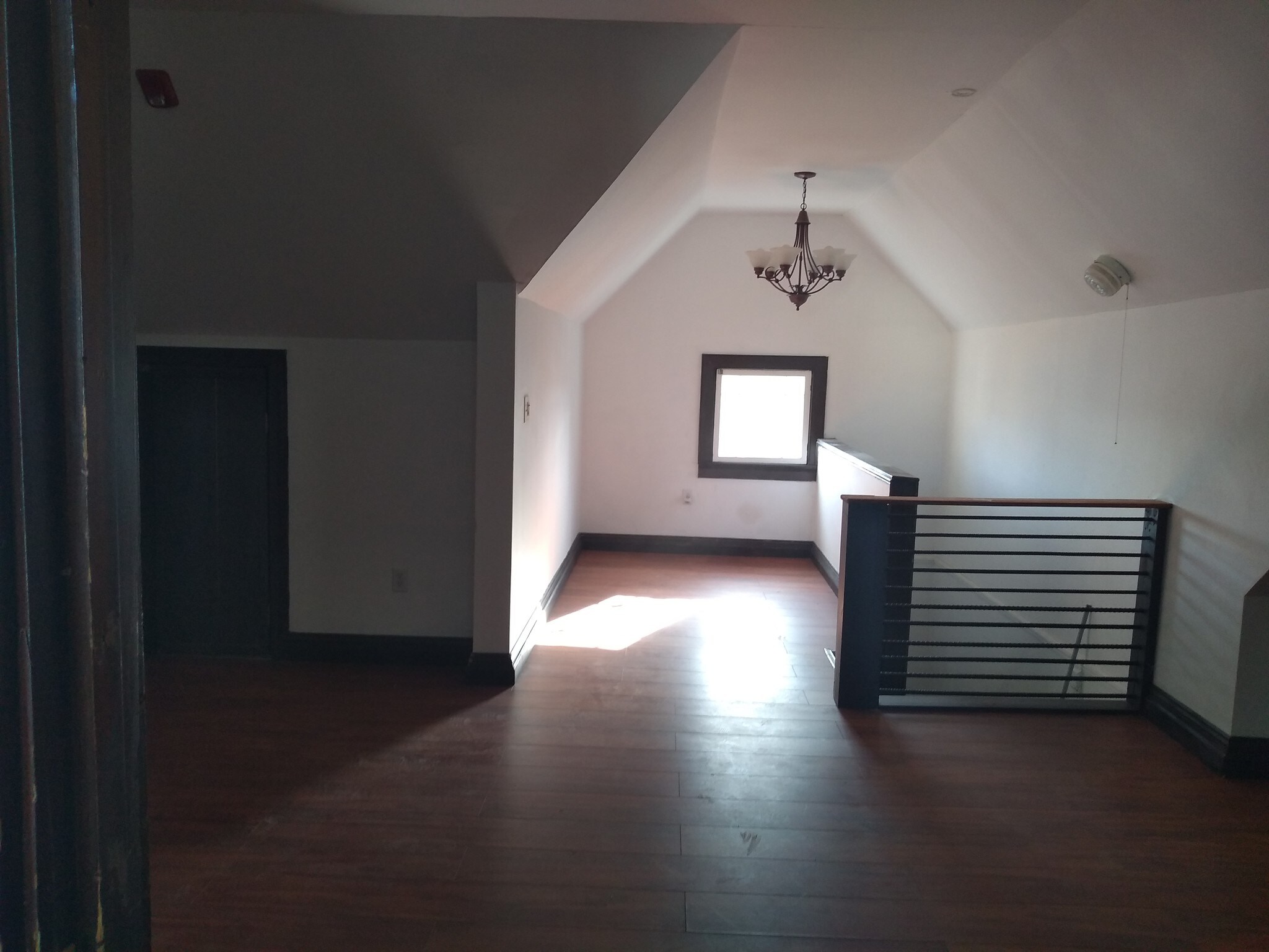 Building Photo - 261 Maple St