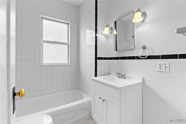 Building Photo - 394 Taunton Pl