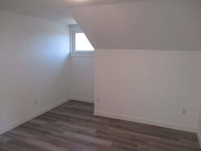Building Photo - 306 5th Ave NW