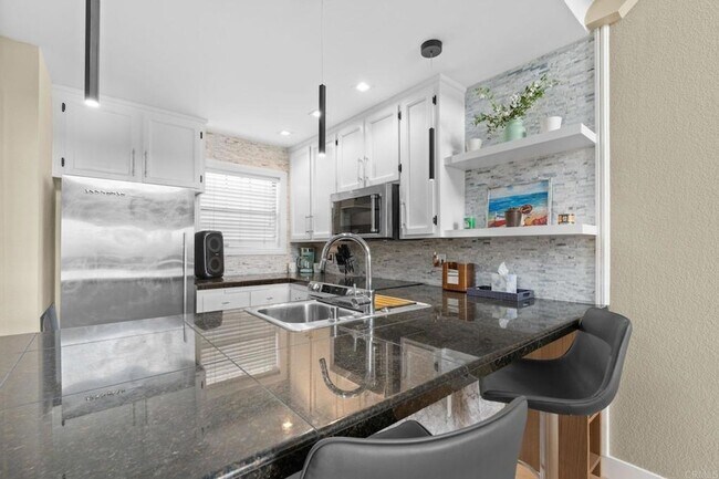 Building Photo - 270 Dahlia Ave