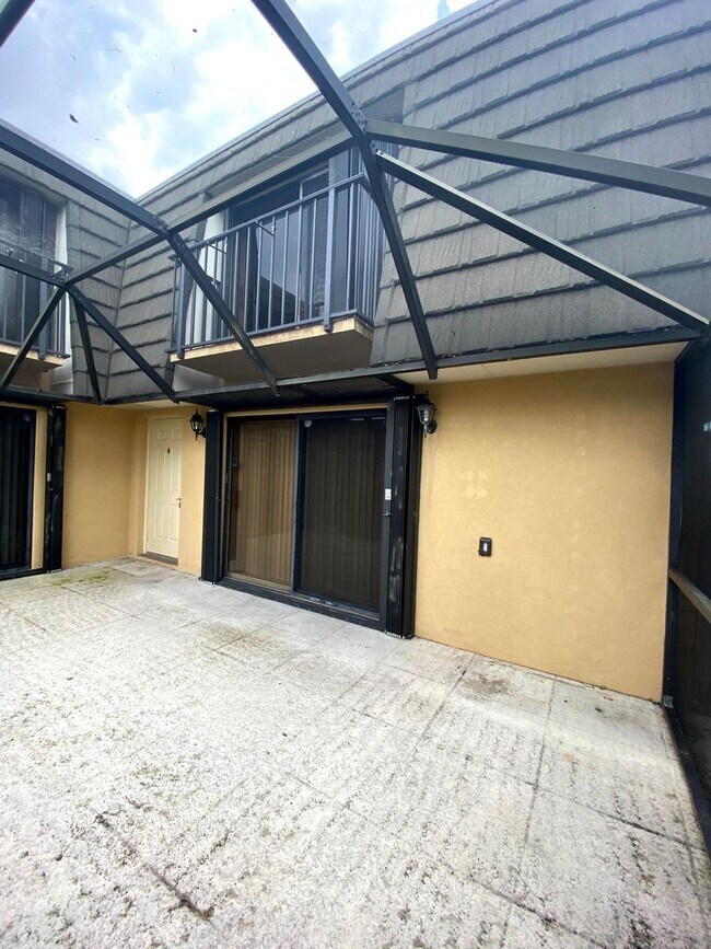 Building Photo - Beautiful and well-maintained 2BR/2BA town...
