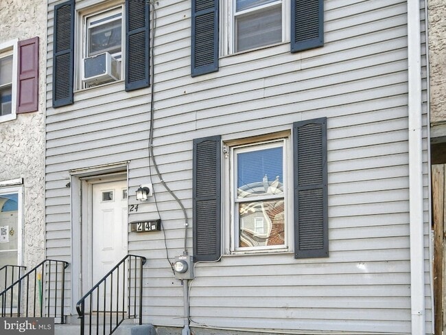 Building Photo - 24 W Front St