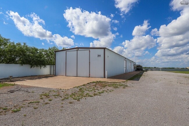Building Photo - 288-288 W Jentsch Rd