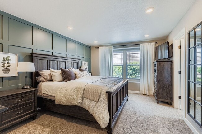 Building Photo - Welcome to this Beautifully Maintained 4-B...