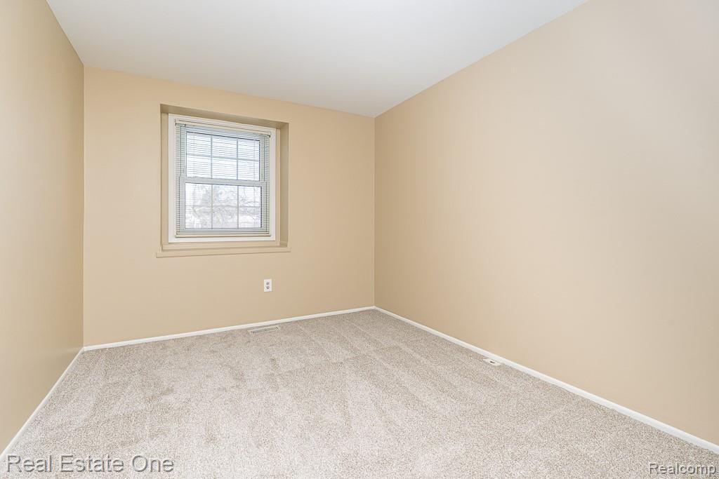 Building Photo - 5075 Buckingham