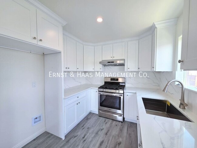 Building Photo - 1320 Lewis Ave