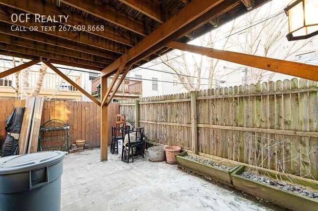 Building Photo - 1532 Christian St