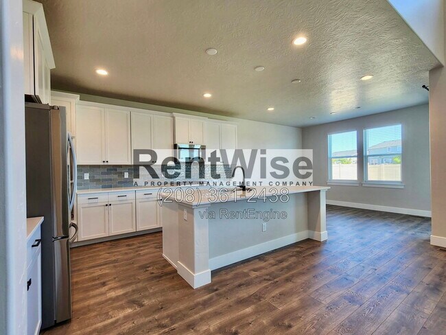 Building Photo - 5690 N Jumplist Ave