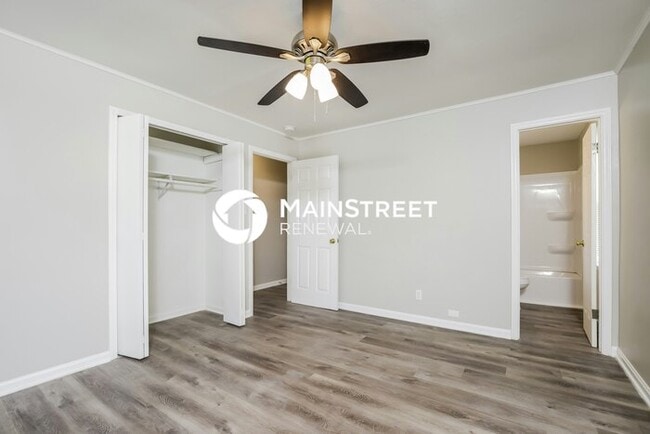 Building Photo - 3 Bedroom Pet-Friendly Home in GREENSBORO, NC with Main Street Renewal