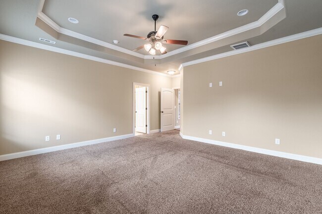 Building Photo - Beautiful Luxury Home!