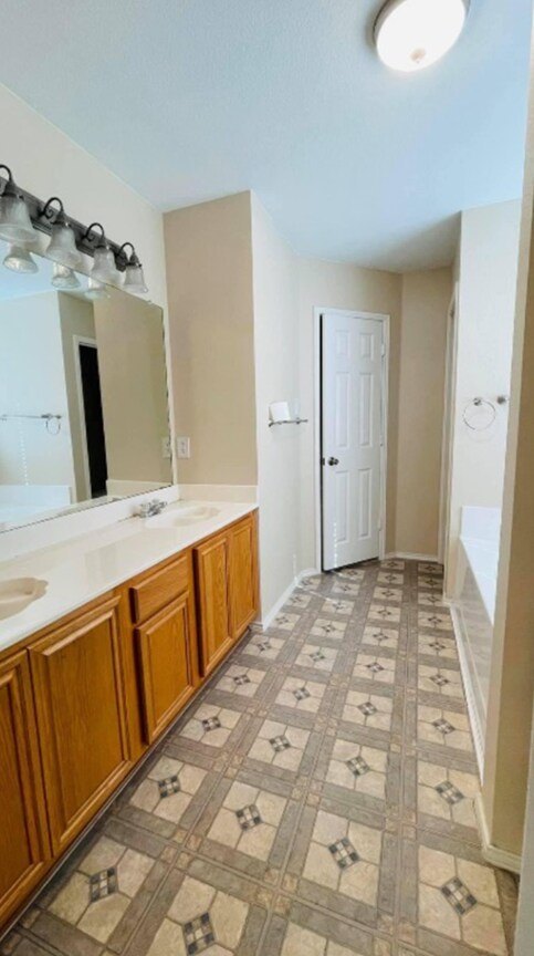 Building Photo - 3516 Valley Forge Dr