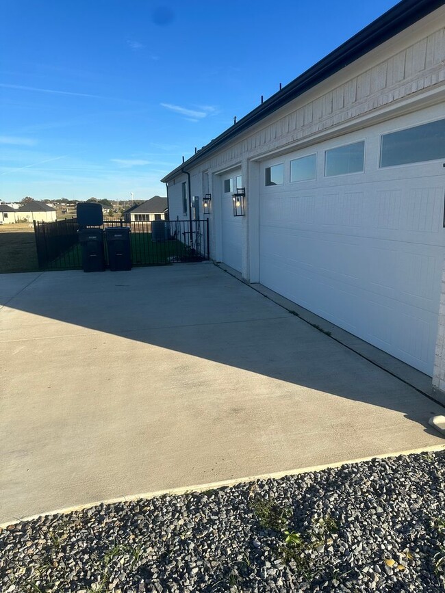 Building Photo - open concept 4bd - rent to own