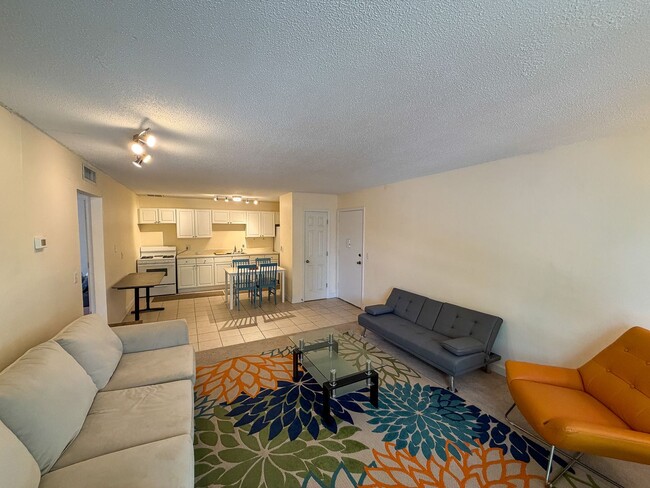 Building Photo - Summit House J-22