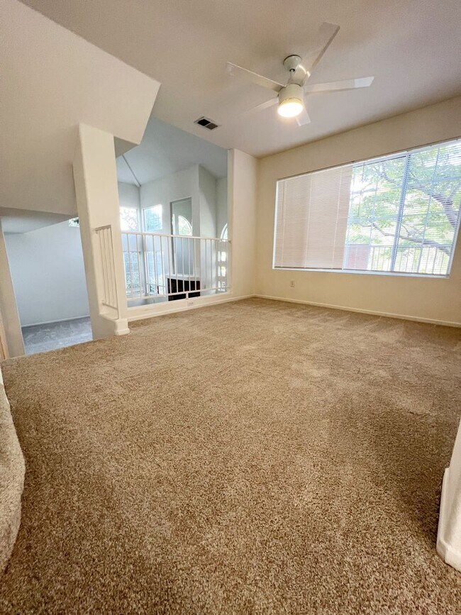 Building Photo - Large Townhome - 3 Bed/ 3 Bath with 2 car garage in Carmel Valley!