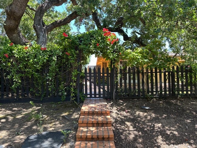 Building Photo - 25228 La Loma Dr