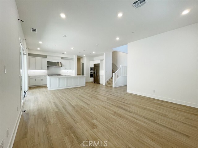 Building Photo - 105 Sawbuck