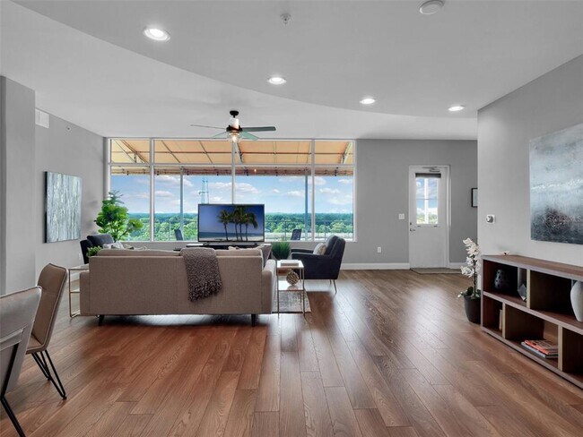 Building Photo - 525 E Jackson St