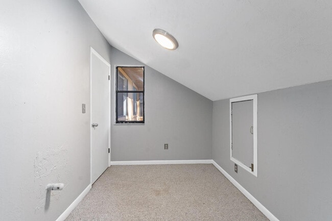 Building Photo - 6926 SW 45th Ave