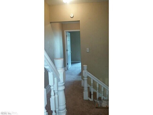 Building Photo - 3214 Bapaume Ave