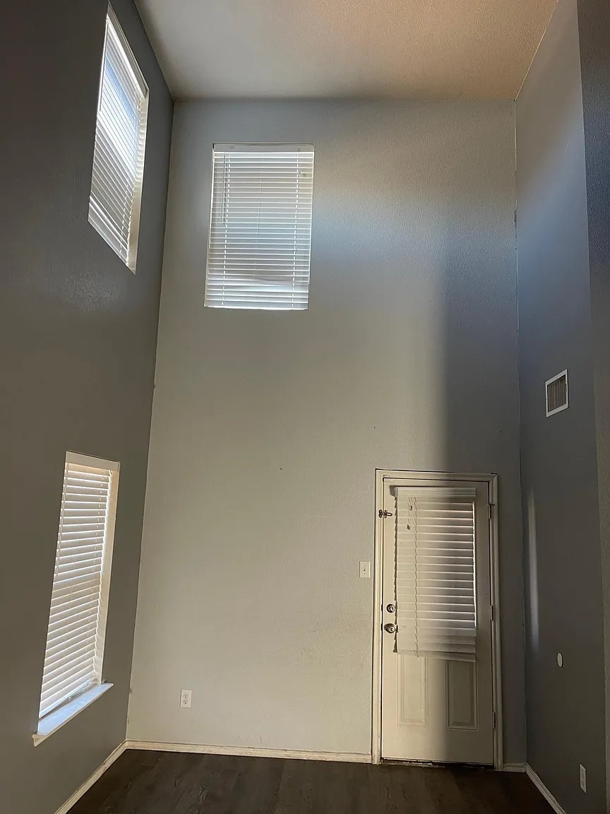 Building Photo - Room in House on Overlook Dr