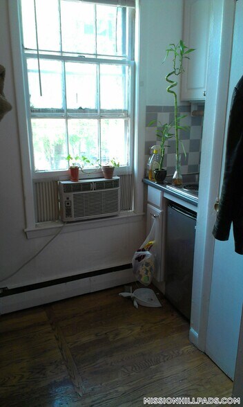 Building Photo - 28 S Huntington Ave