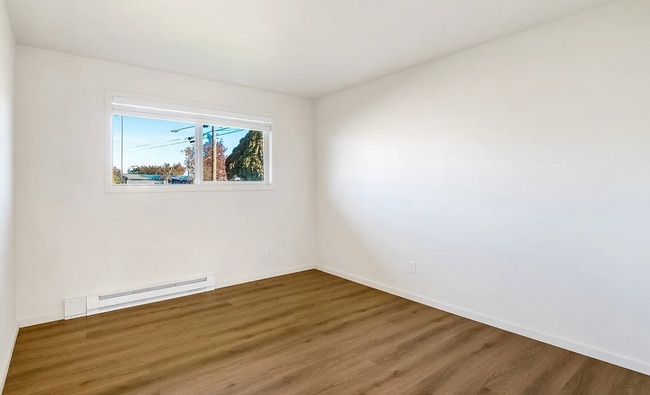 Building Photo - Updated Duplex