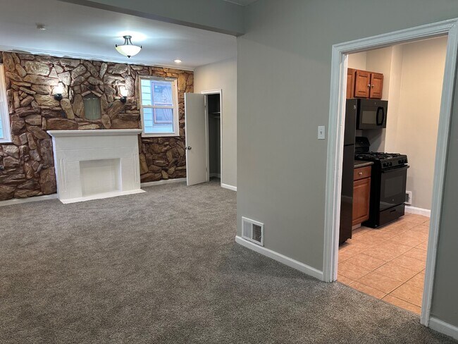 Building Photo - 6044 Mayflower Ave