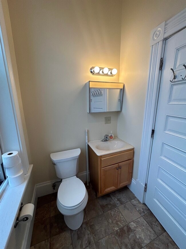 Building Photo - 101 Main St