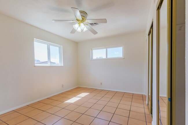 Building Photo - 3 Bedroom 2 Bath Home