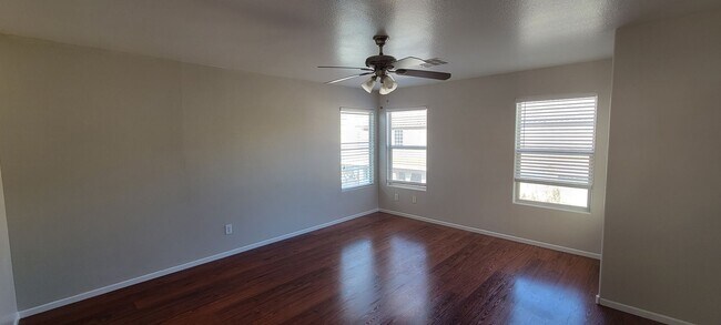 Building Photo - Executive Living Don't Miss Out 4 bdrm